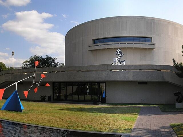 Hirshhorn Museum in National Mall